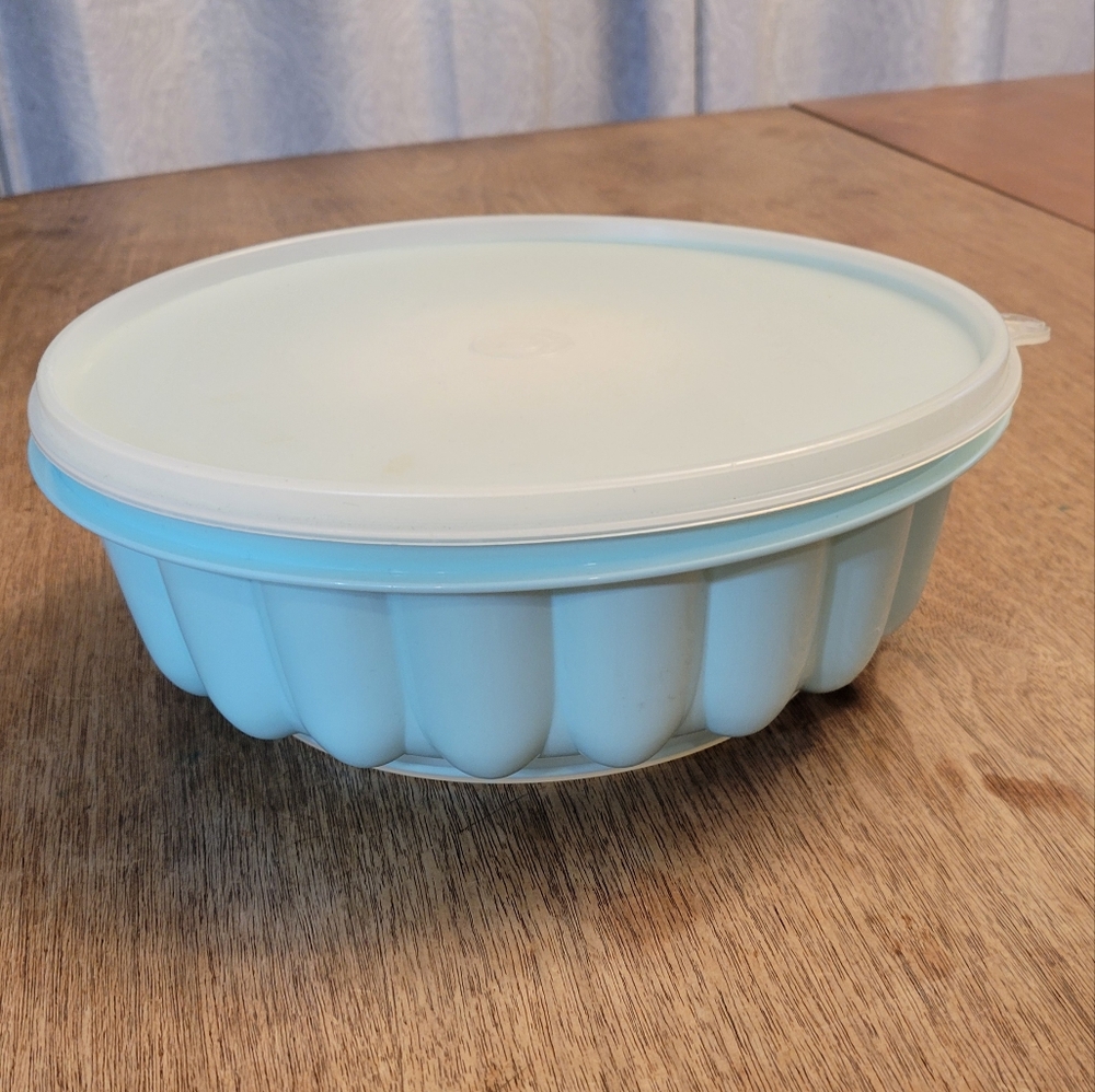 TUPPERWARE JELLO MOLD JEL-N-SERVE